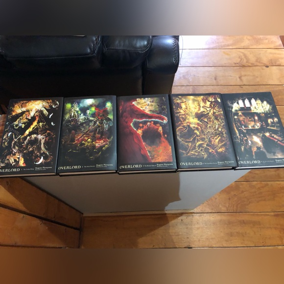 Overlord light novel volumes 1-5 by Kugane Maruyama and illustrated by so-bin. - Picture 1 of 6
